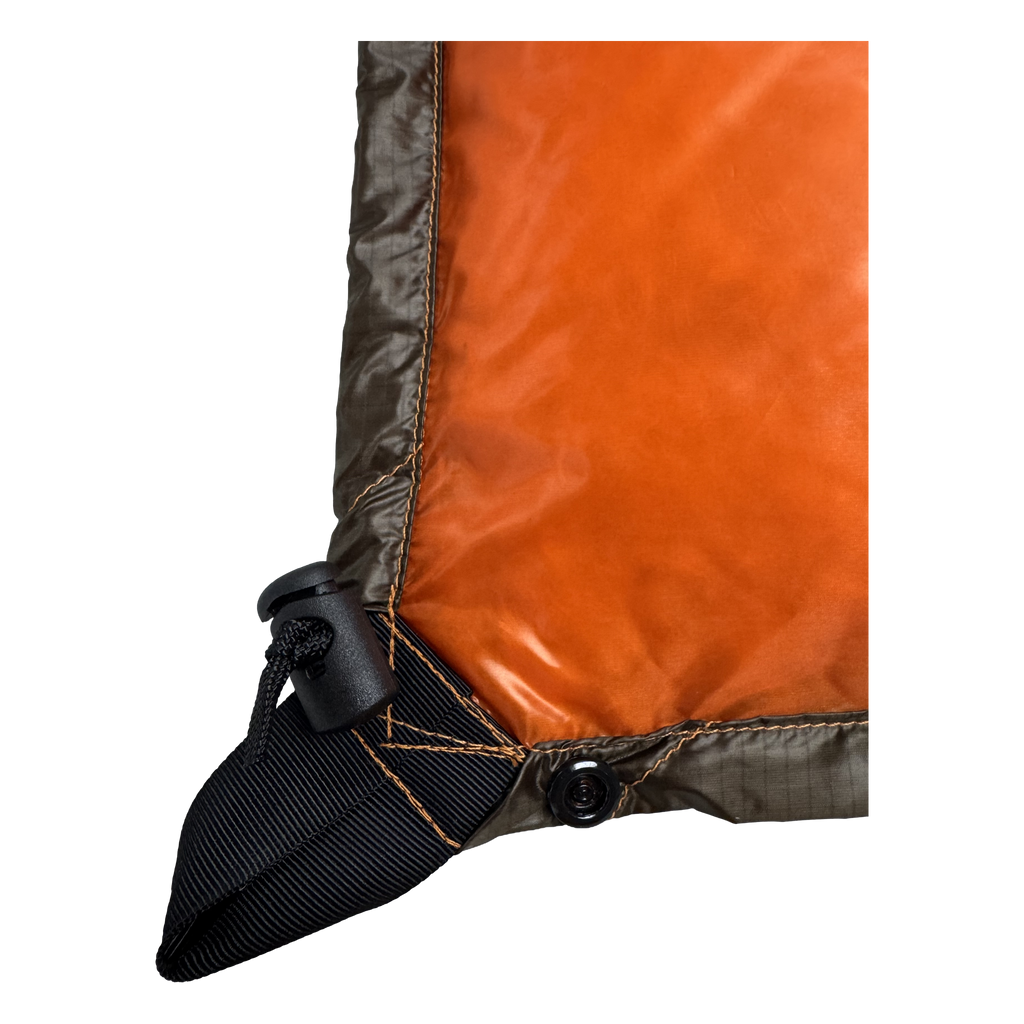Corner detail of the Big Meadows Ultralight 20° quilt showing the drawcord, cord lock and Kam Snap used to form the foot box